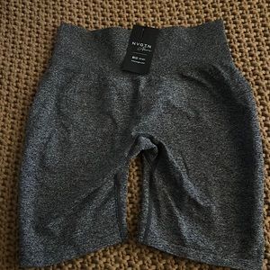 NVGTN High waist scrunch bum